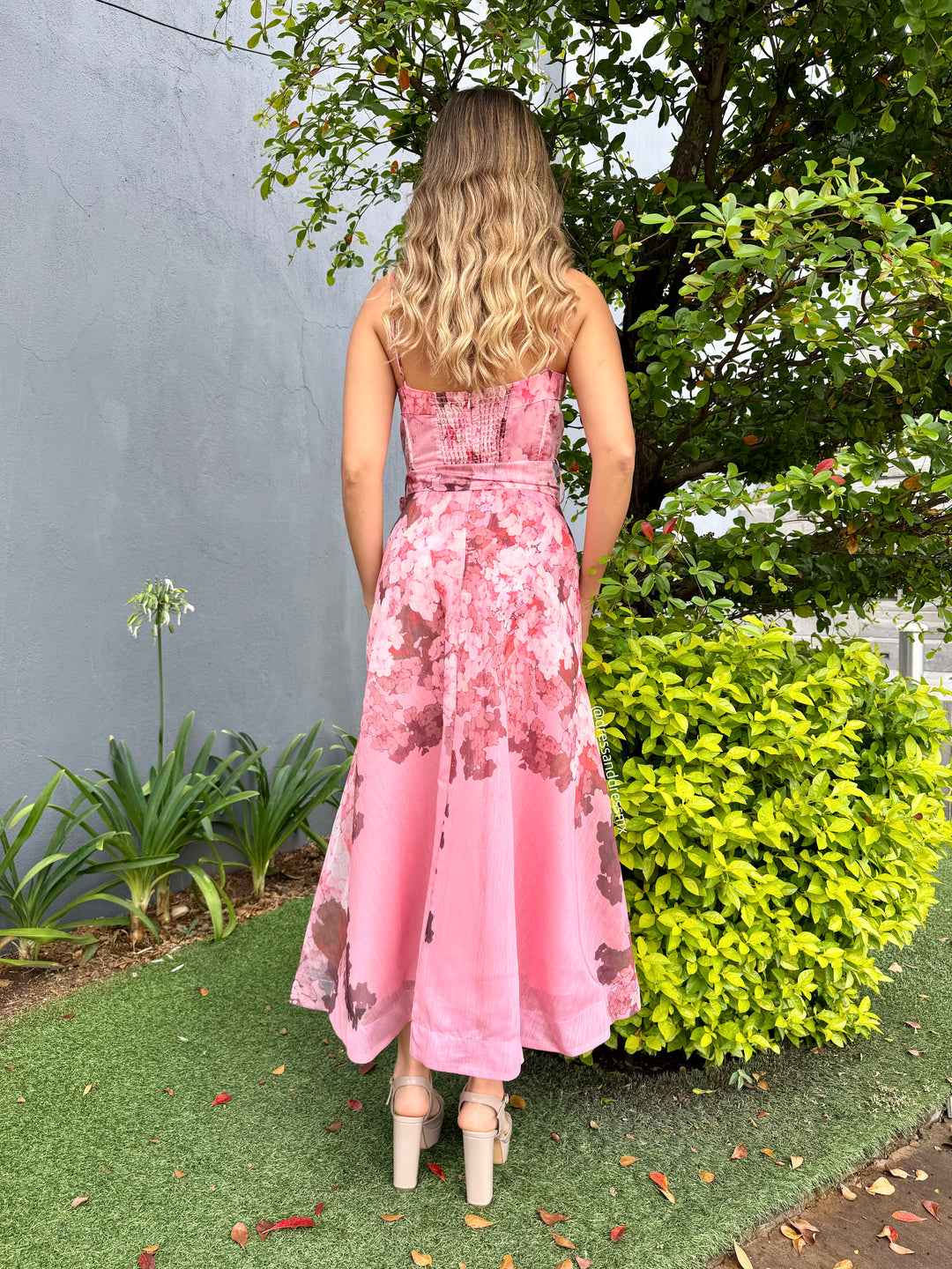 Vestido midi flores rosa