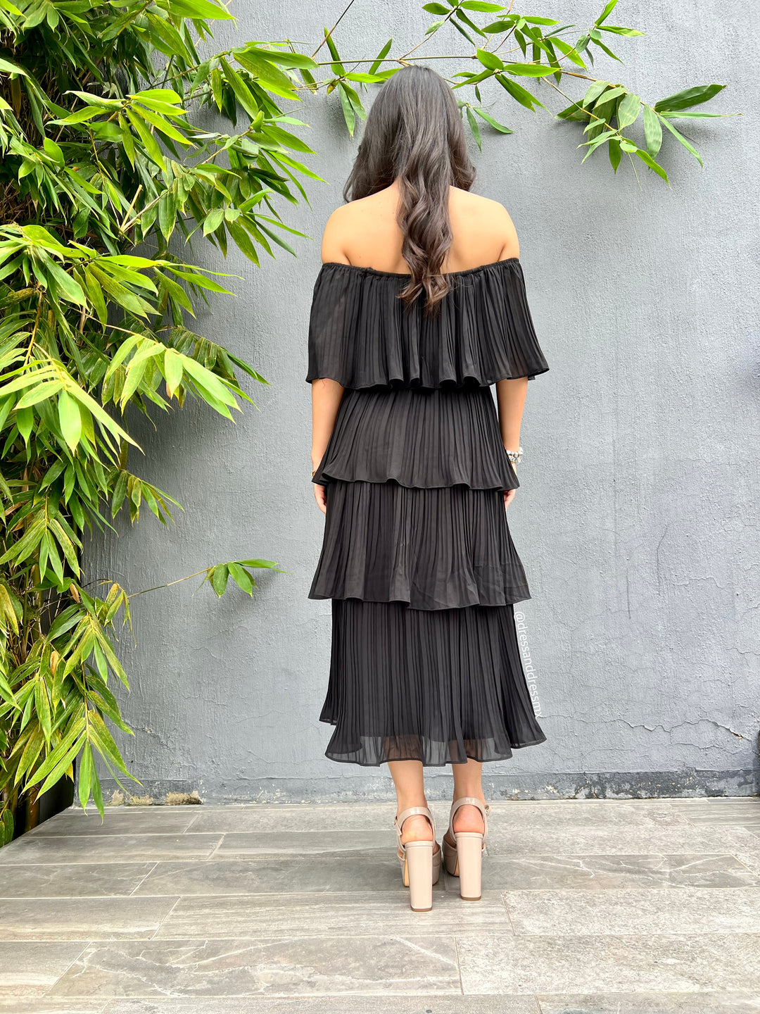 Vestido negro offshoulder Olanes