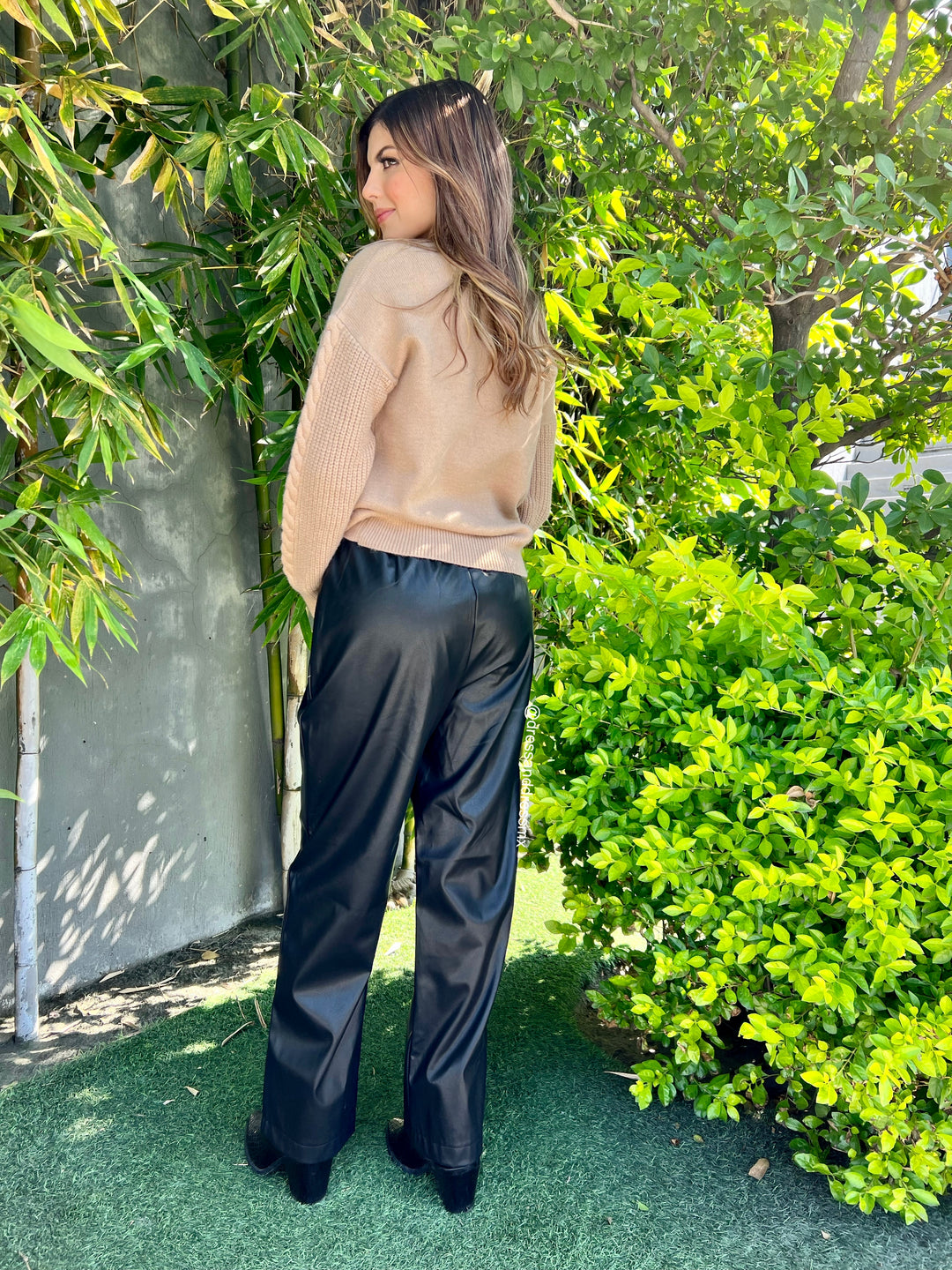 Pantalón de vinipiel negro
