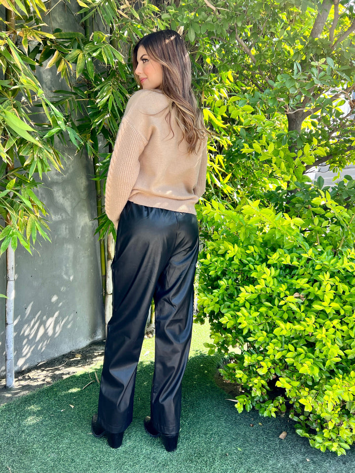 Pantalón de vinipiel negro