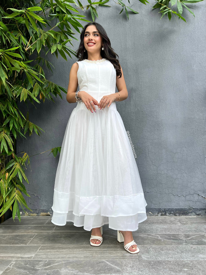 Vestido perlas cuello