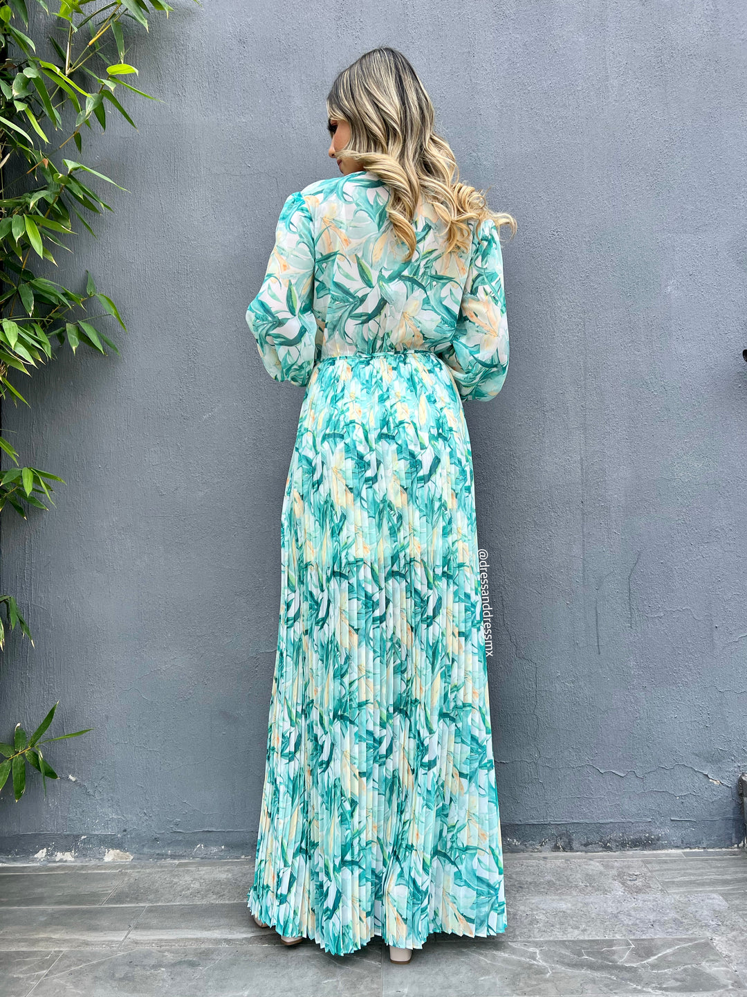 Maxivestido tableado hojas