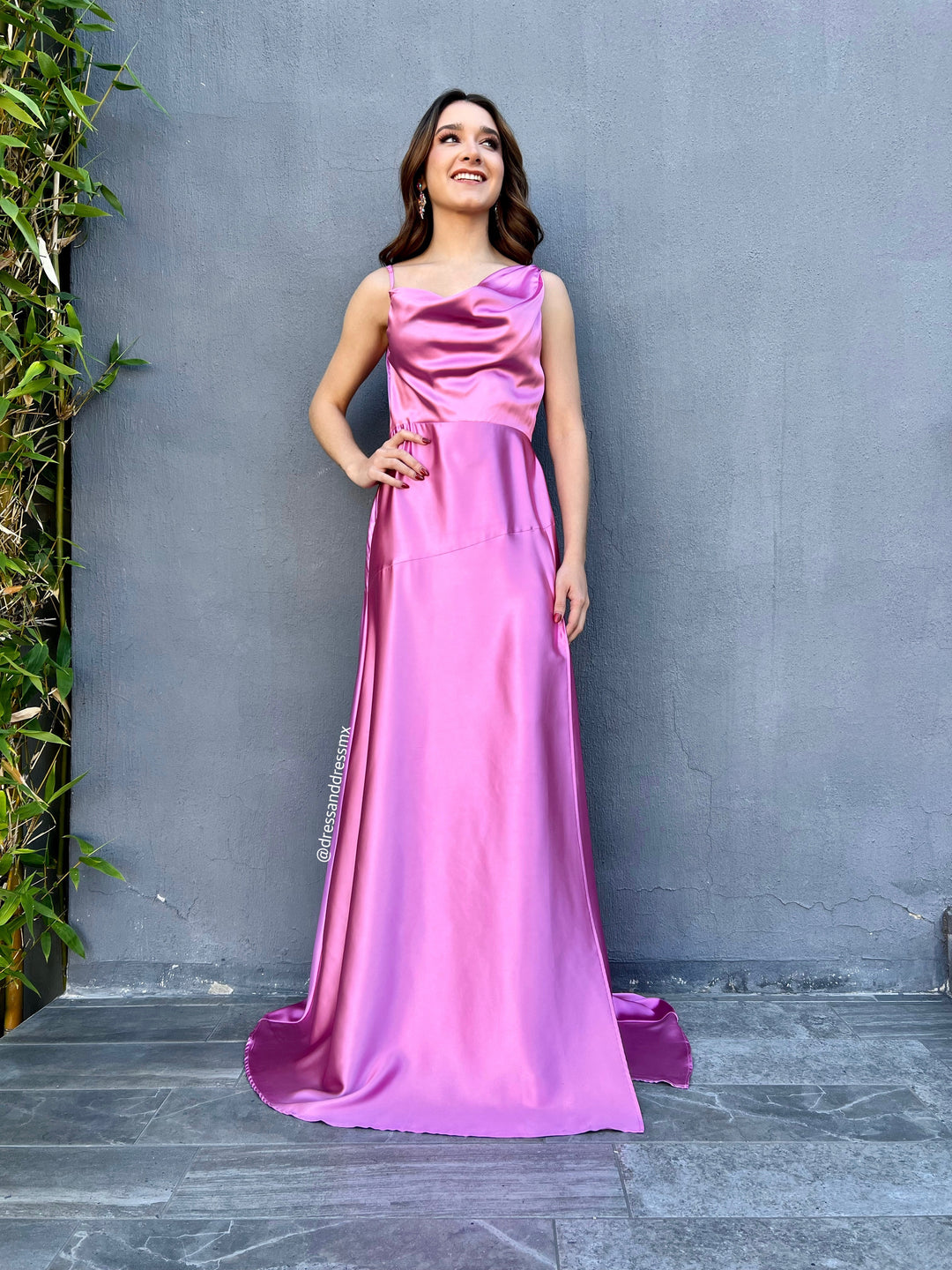Vestido rosa tirante satin