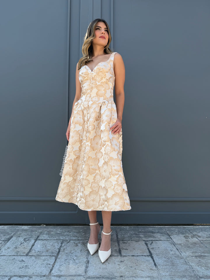 Vestido crema con dorado