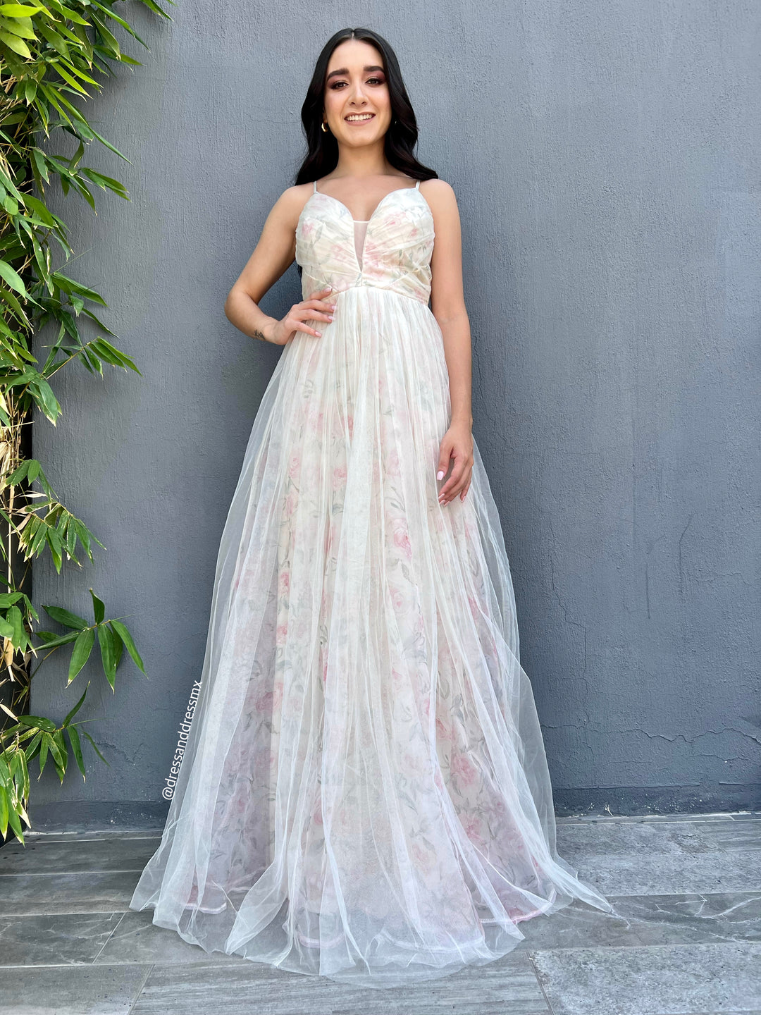 Vestido beige tul flores