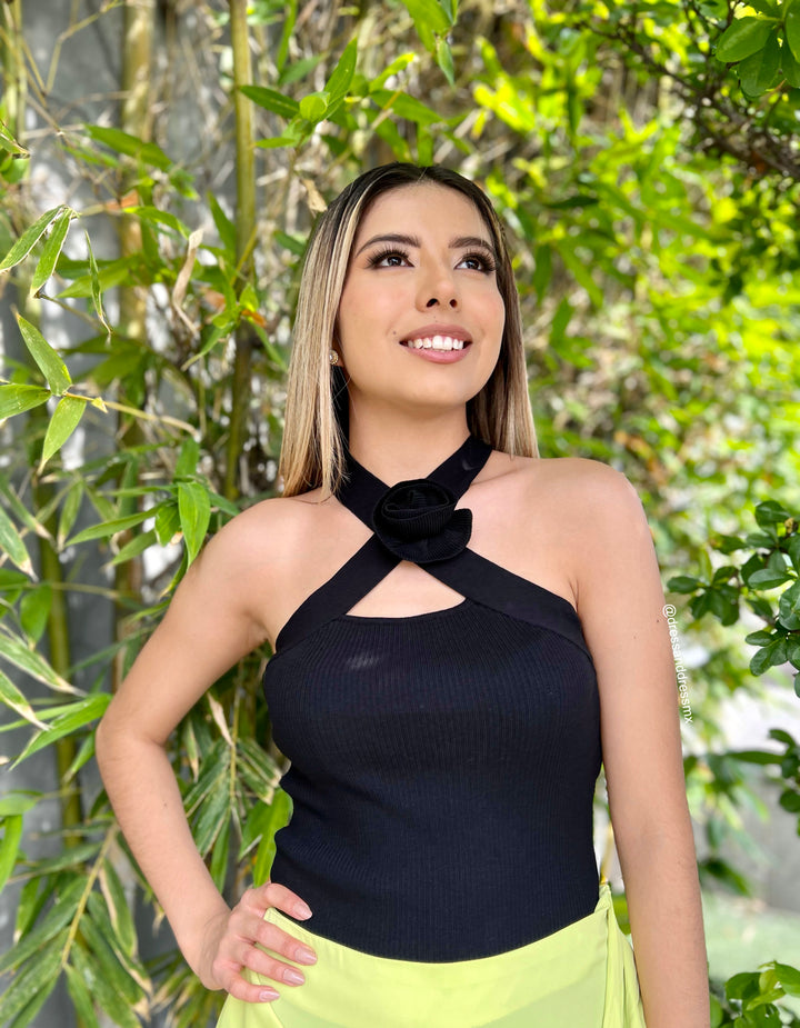 Blusa flor negra
