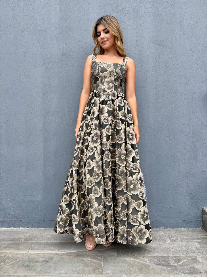 Vestido negro con dorado