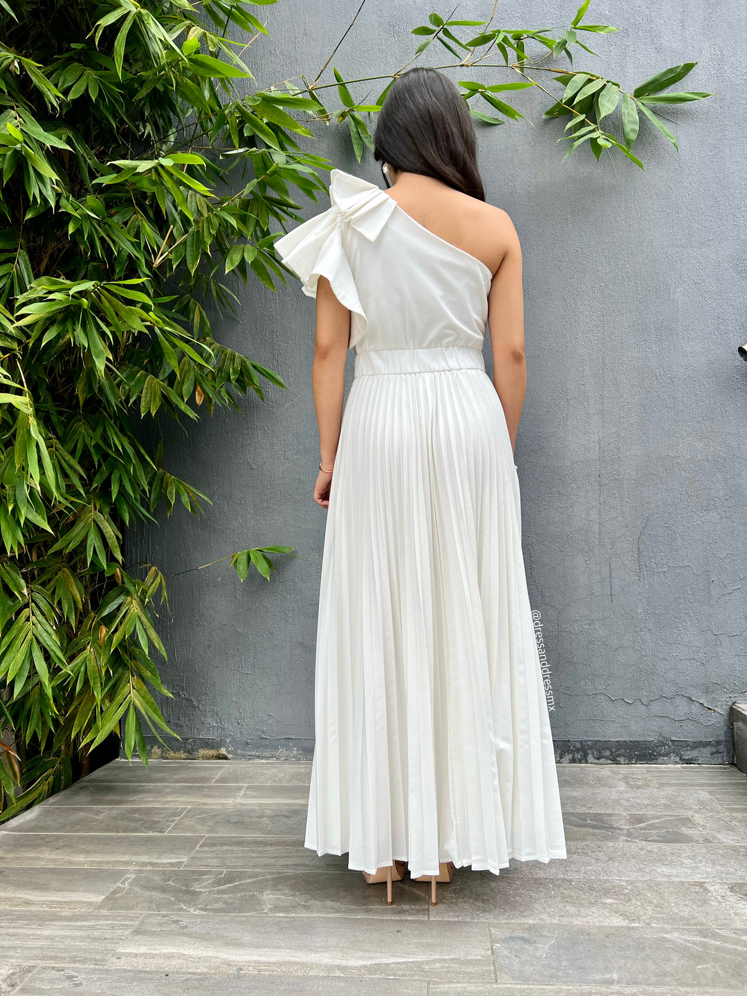 Vestido tableado un tirante volantes