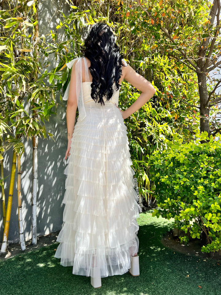 Vestido crema tul