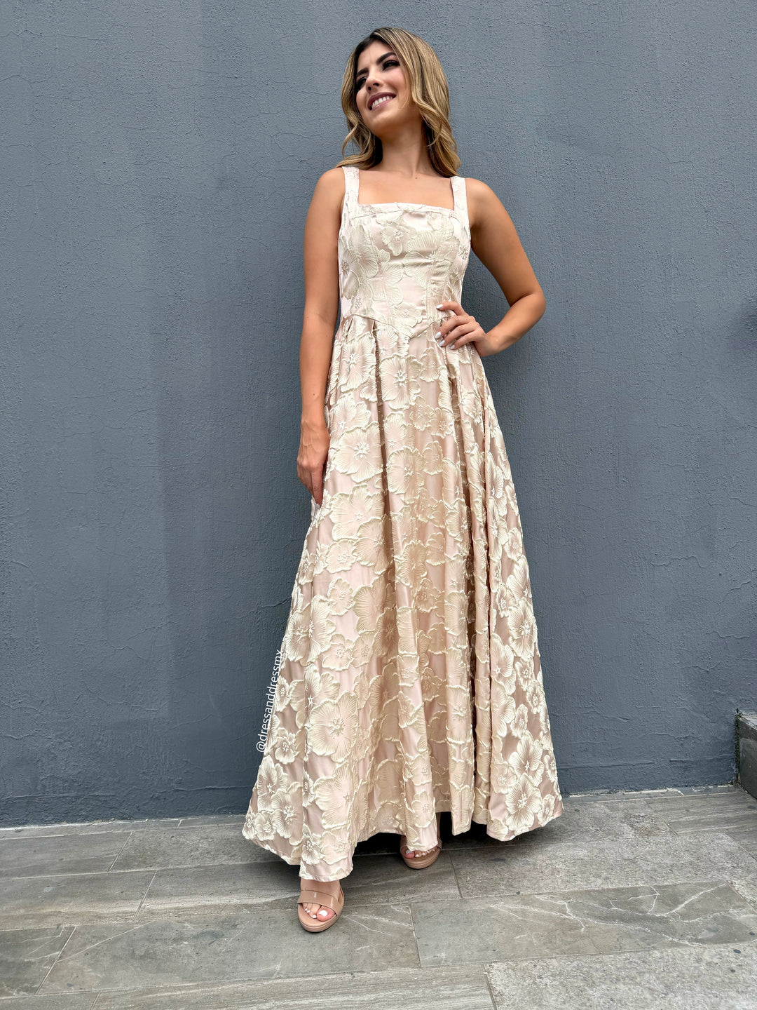 Vestido champagne flores