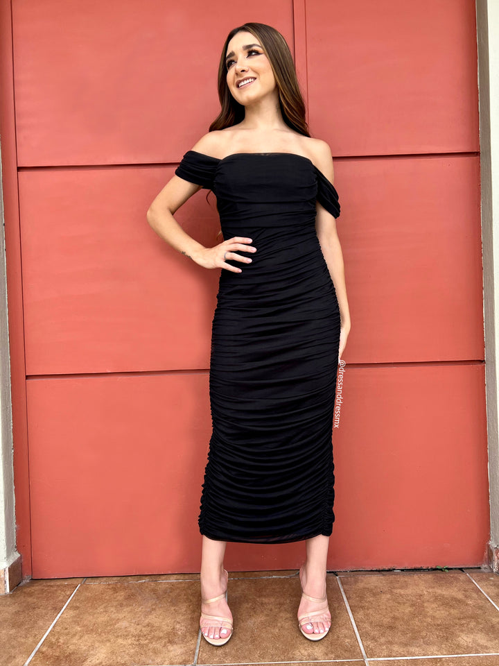 Vestido negro drapeado