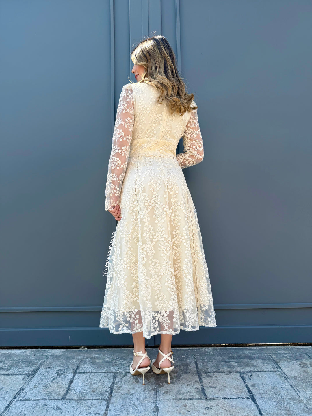 Vestido crema manga larga