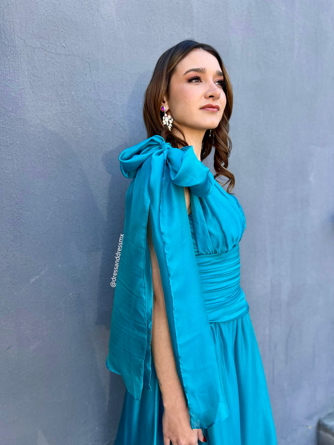 Vestido turquesa moño