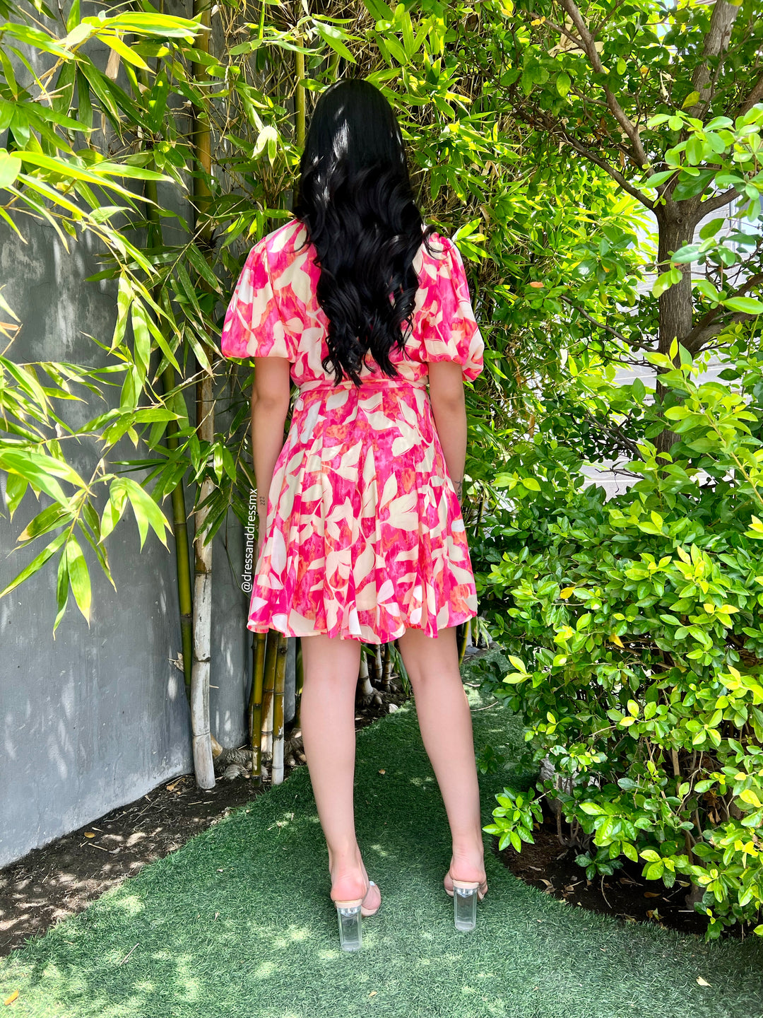 Vestido hojas rosas