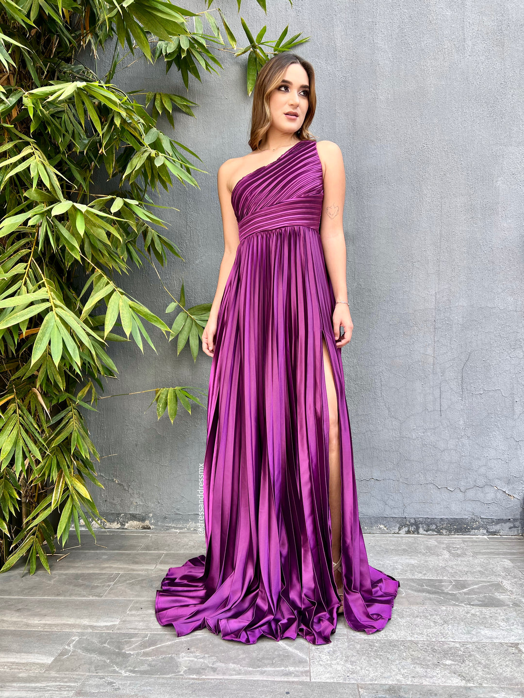 Vestido morado tableado