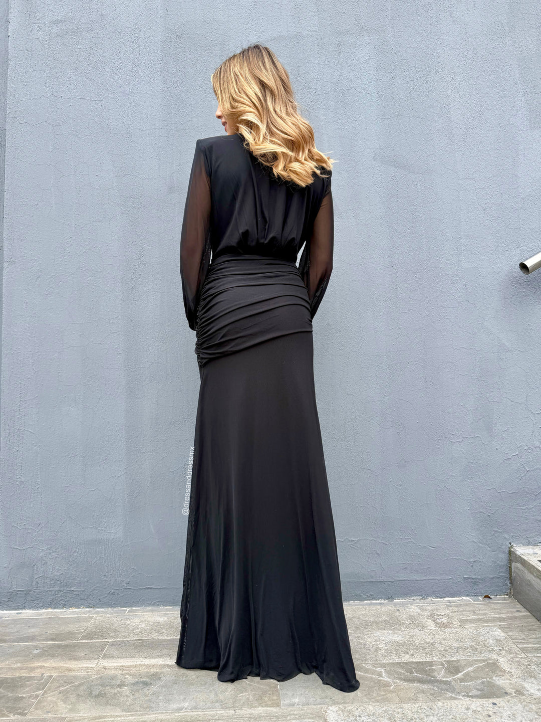 Vestido negro manga larga