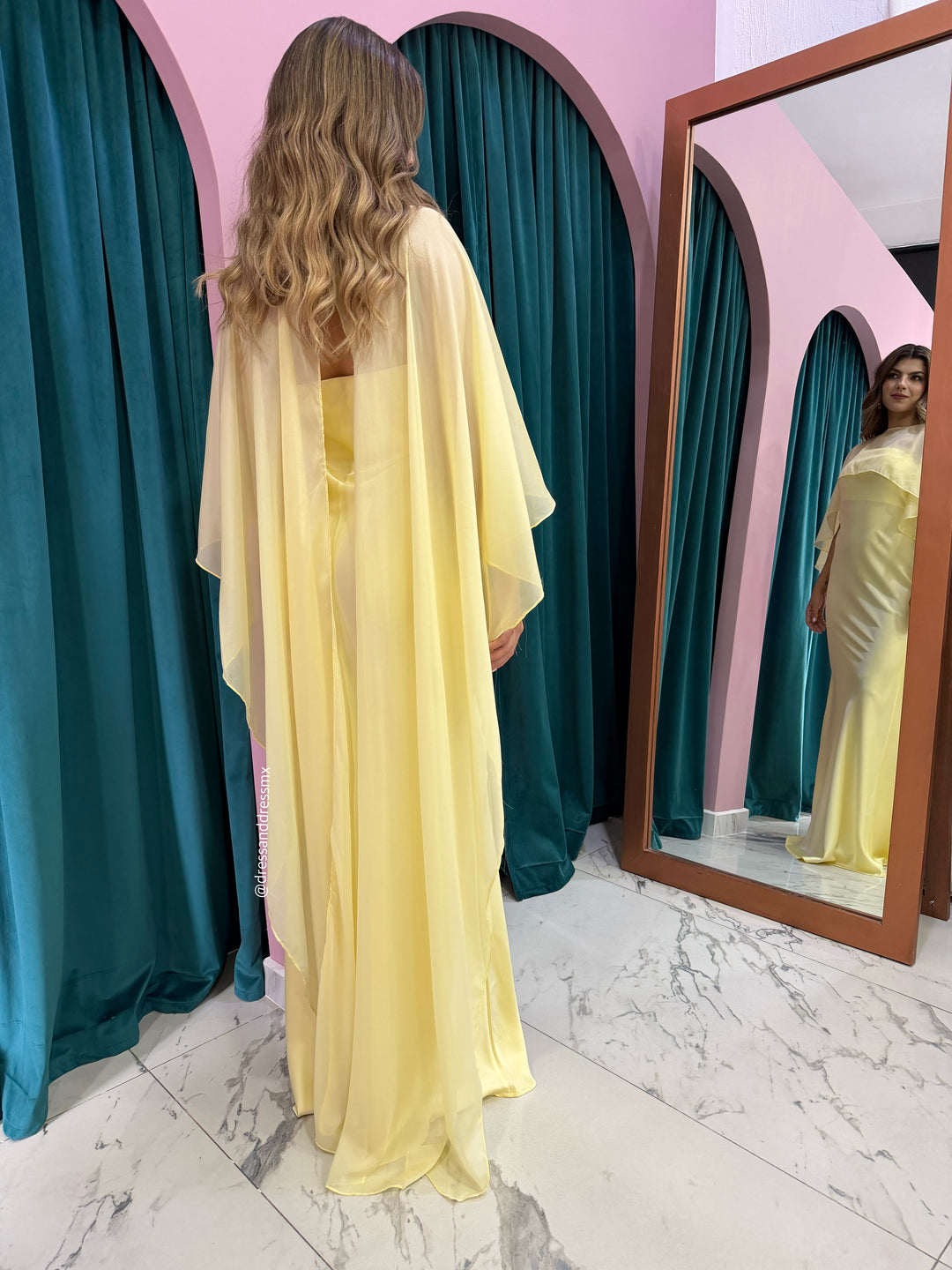 Vestido capa amarilla