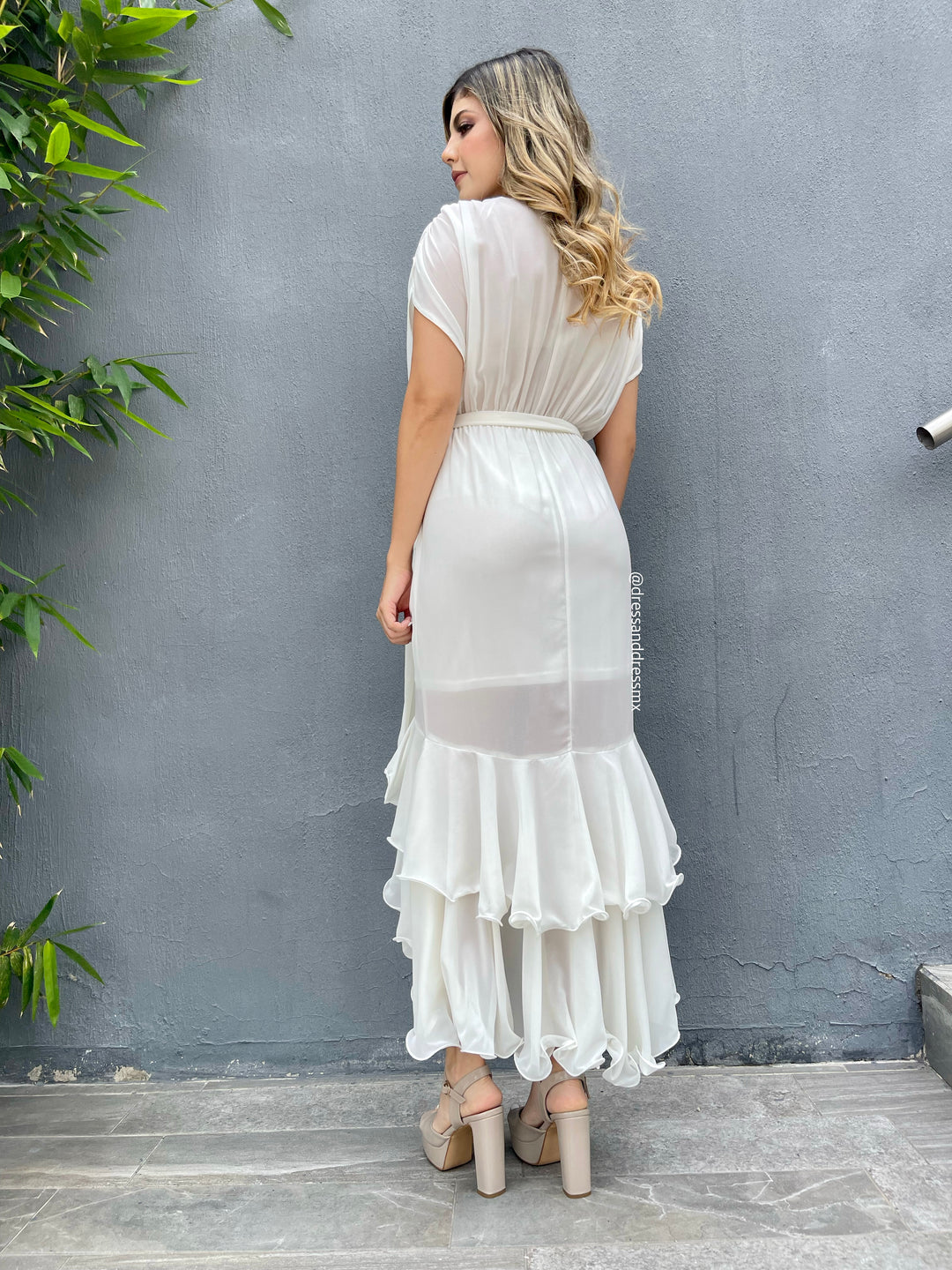 Vestido ivory volantes