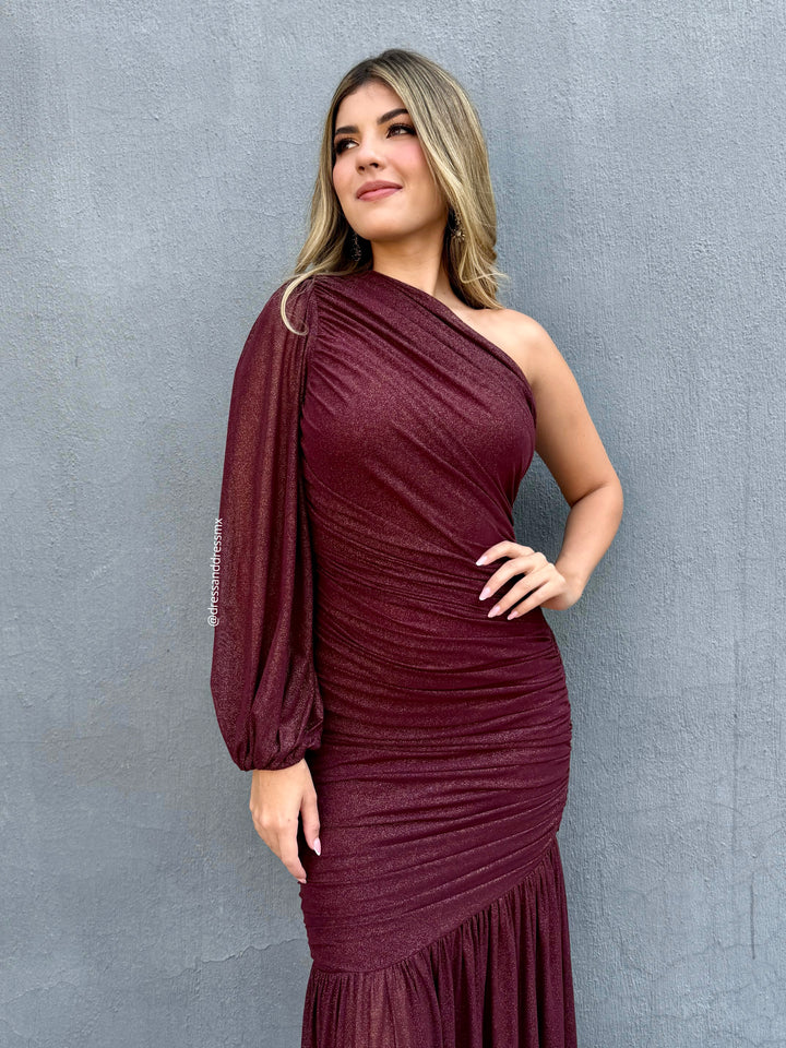 Vestido una manga drapeado vino con brillitos
