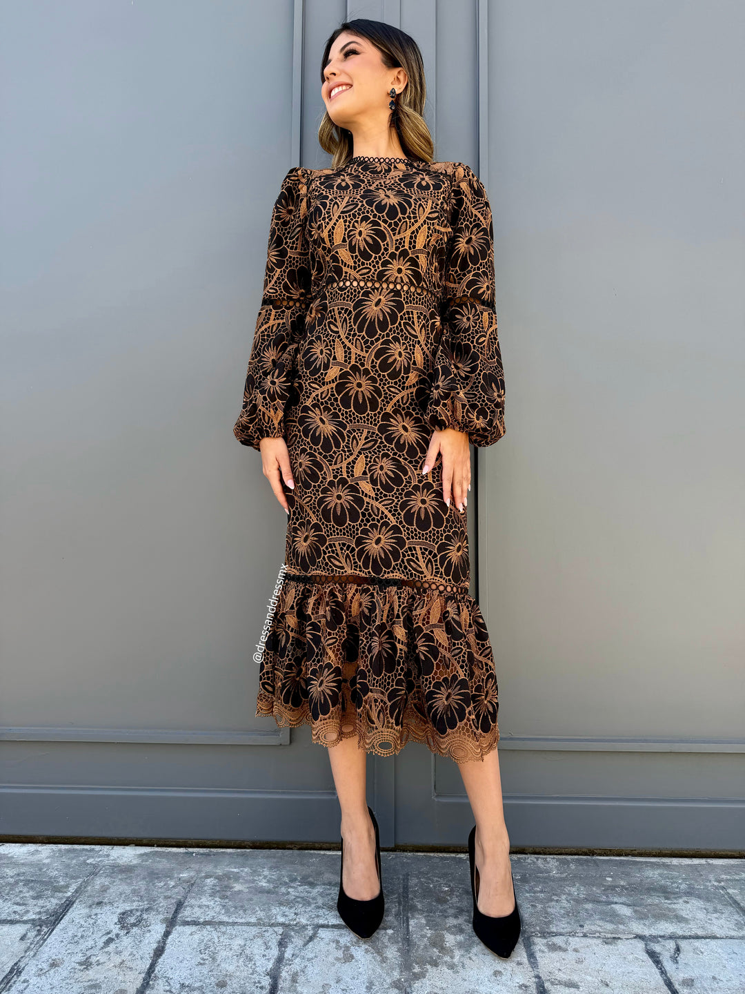 Vestido negro con cafecito