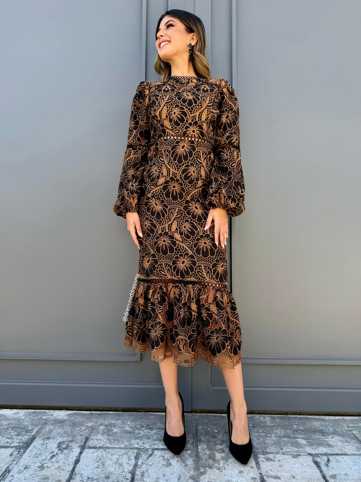 Vestido negro con cafecito