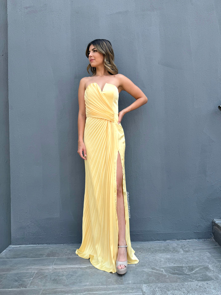 Vestido amarillo tableado