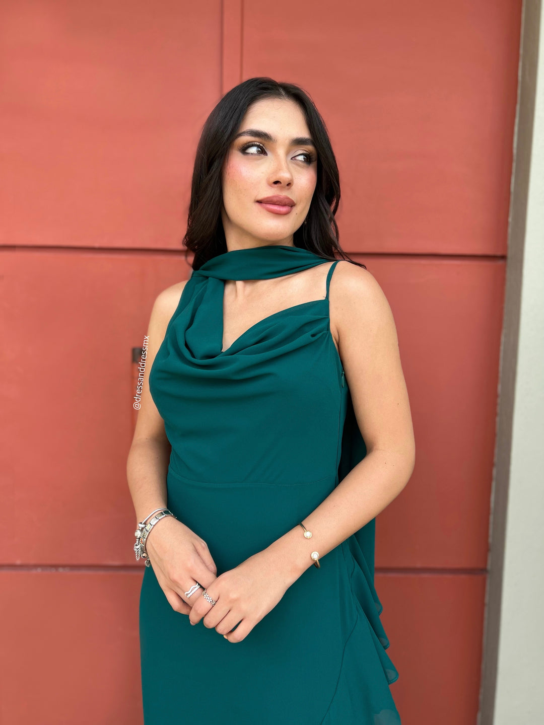 Vestido verde volantes abertura