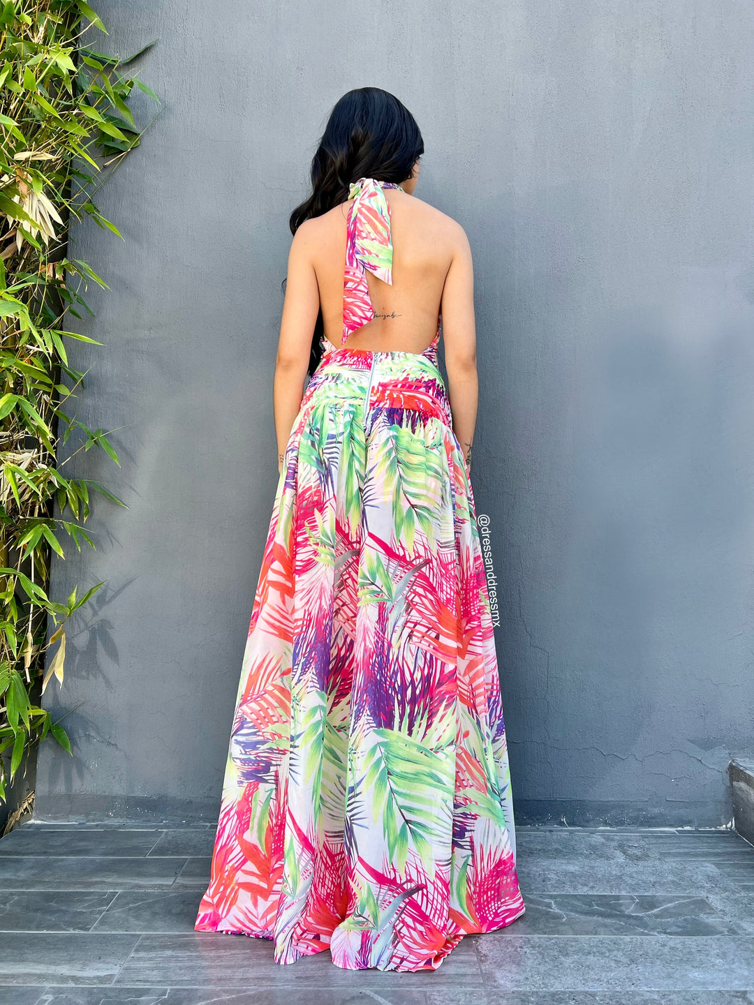 Vestido blanco hojas colores