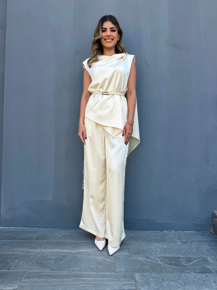 Set pantalón y blusa marfil