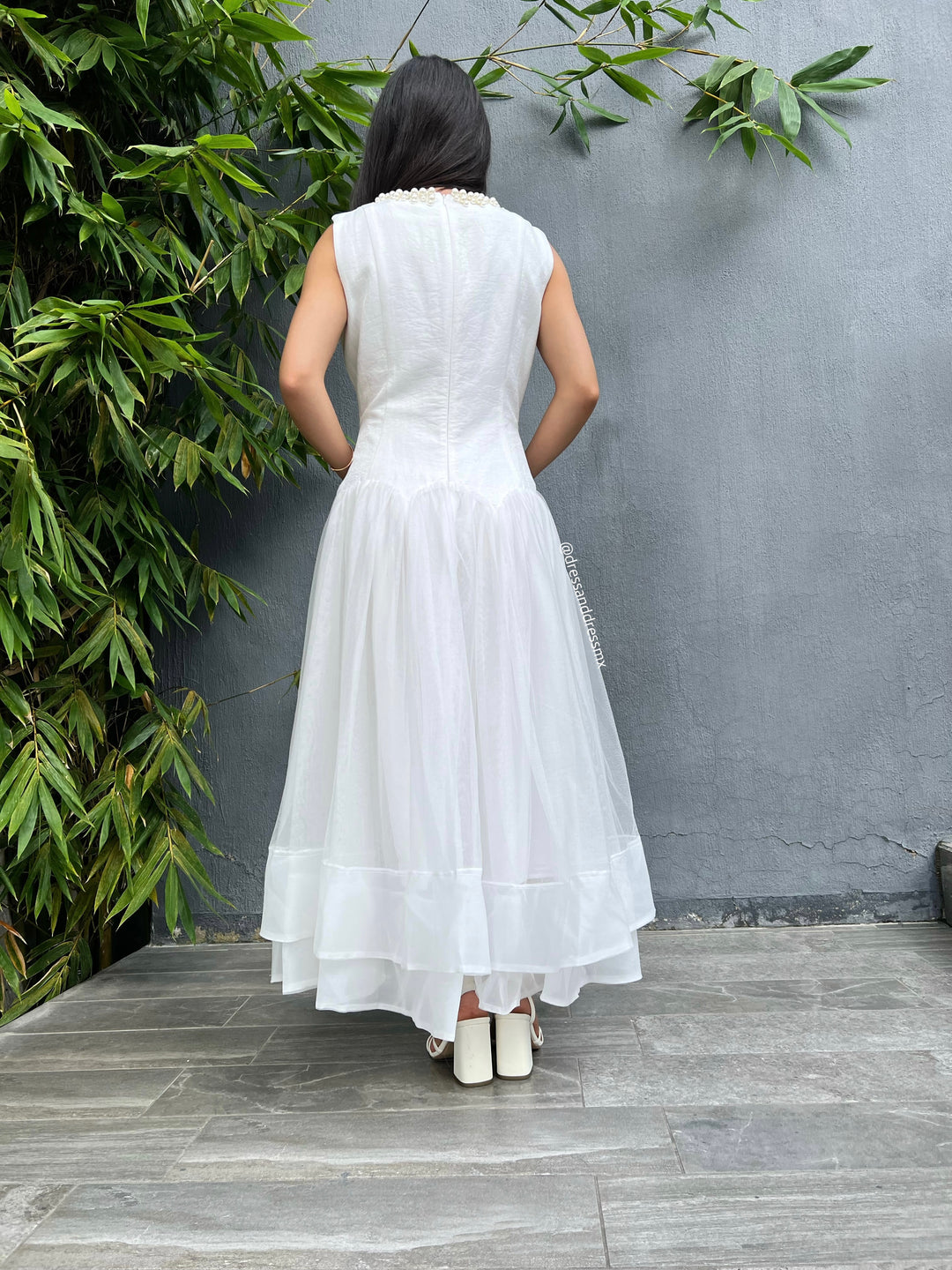 Vestido perlas cuello