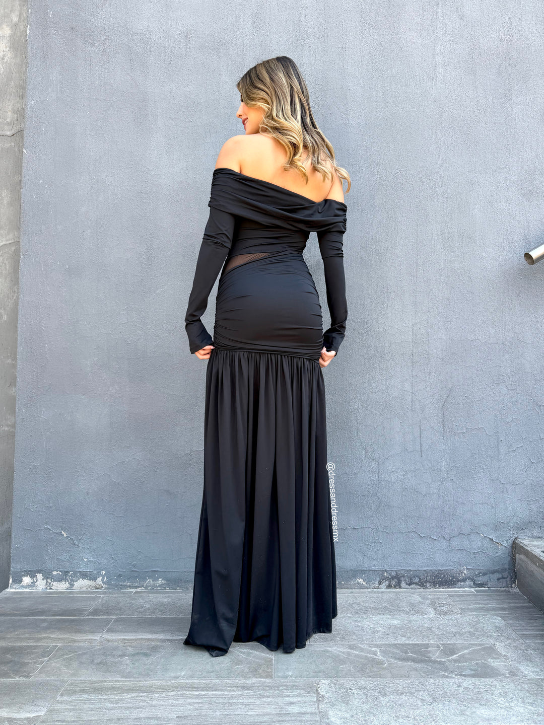 Vestido negro manga larga