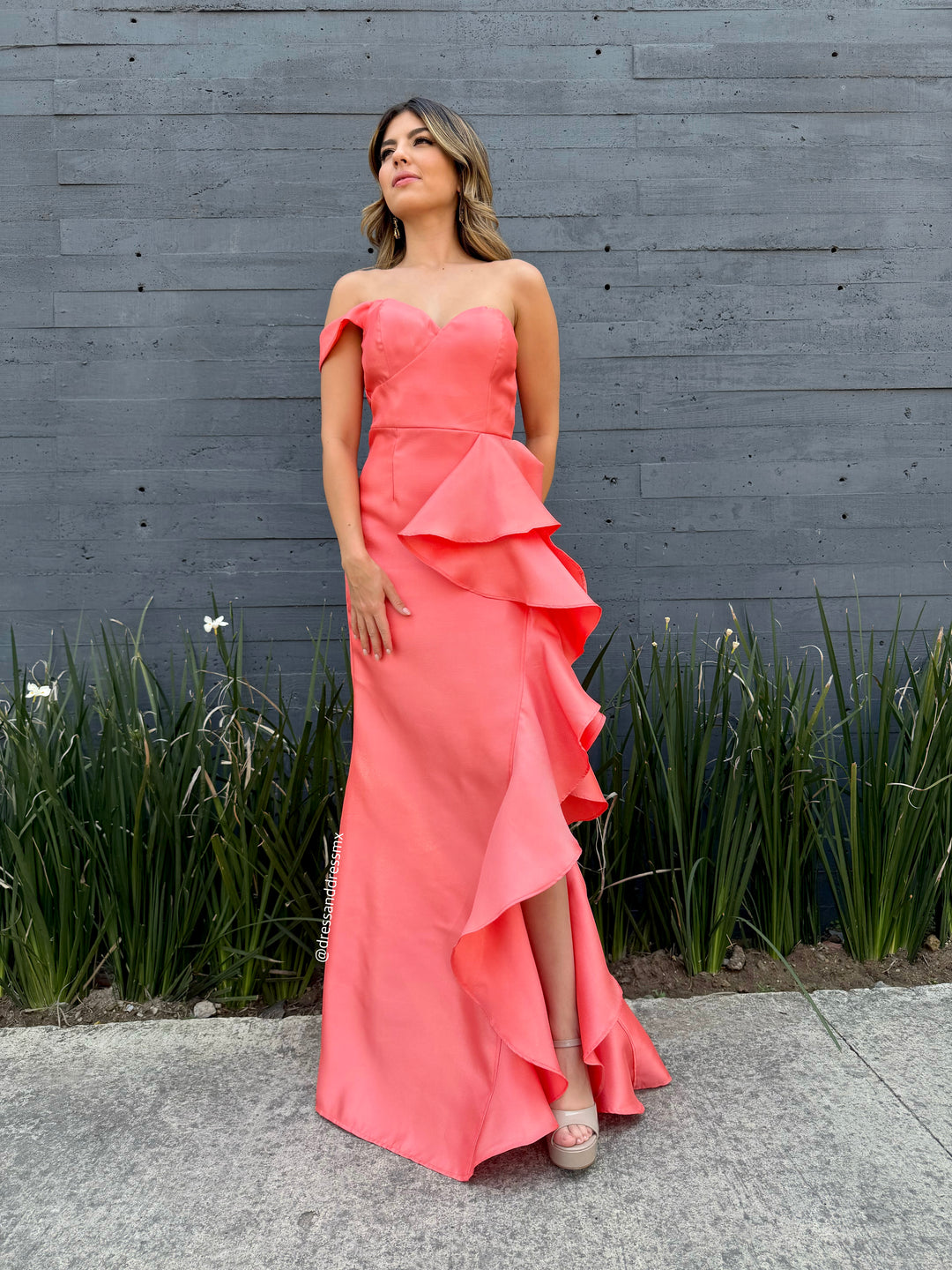 Vestido melón volantes abertura