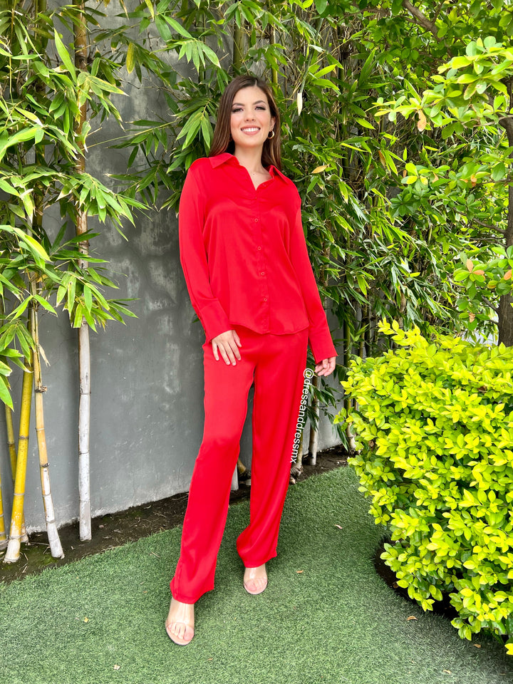 Conjunto pantalón y camisa rojo