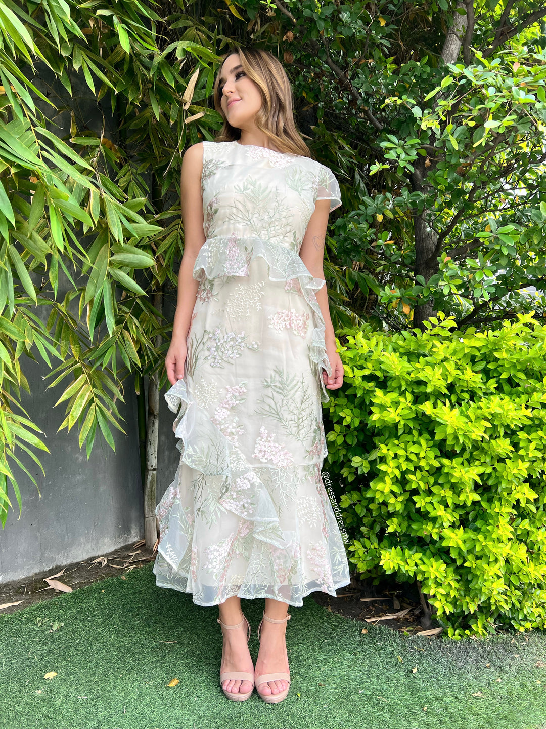 Vestido midi ivory bordado