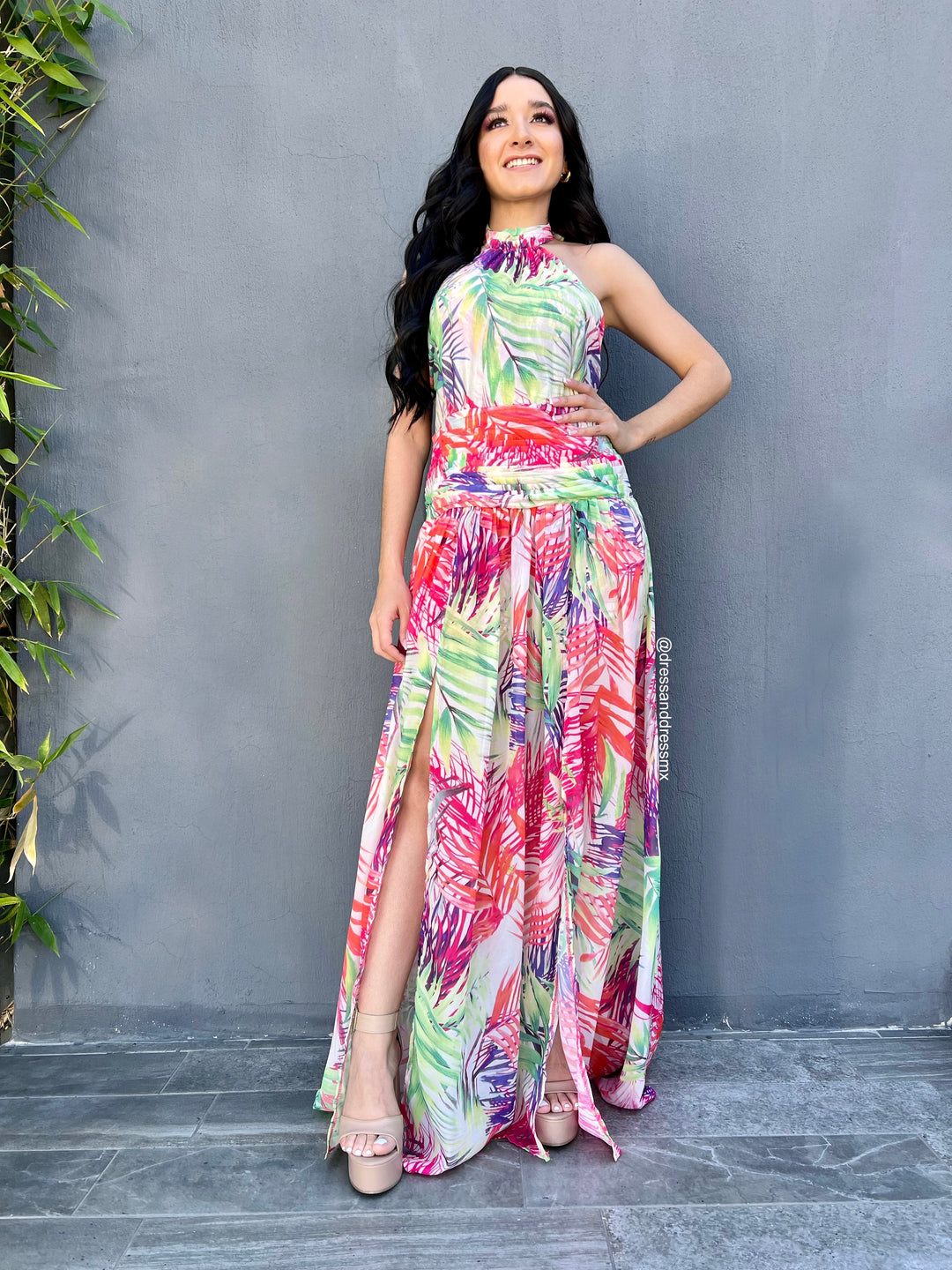 Vestido blanco hojas colores