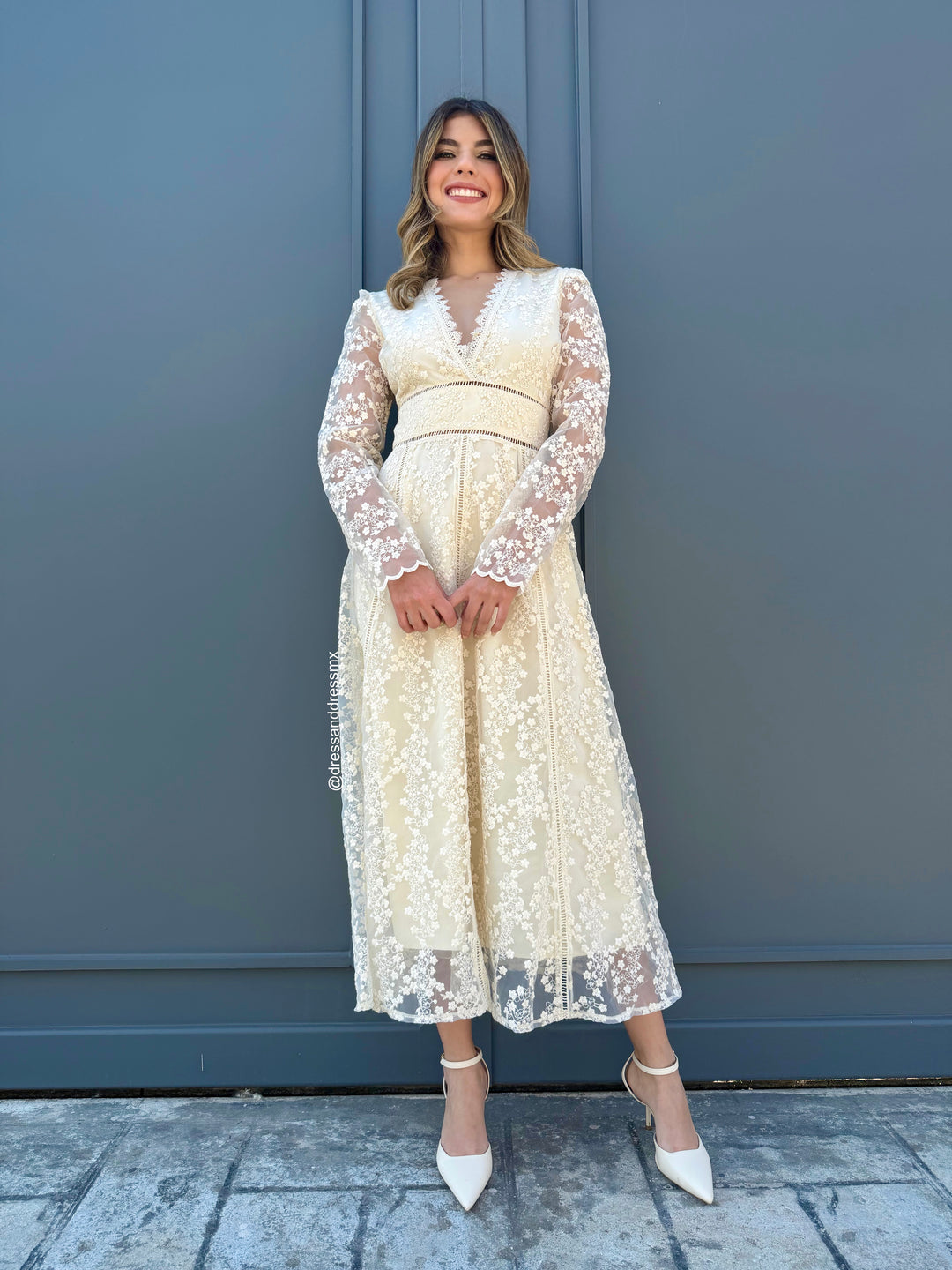 Vestido crema manga larga