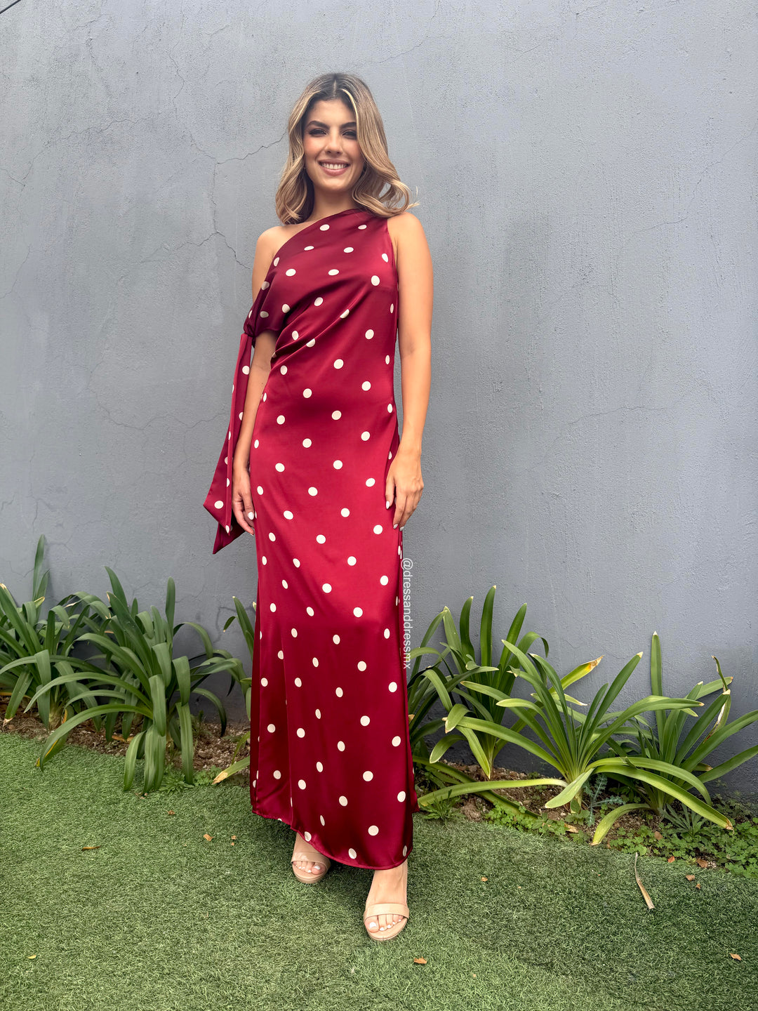 Vestido tinto polkadot