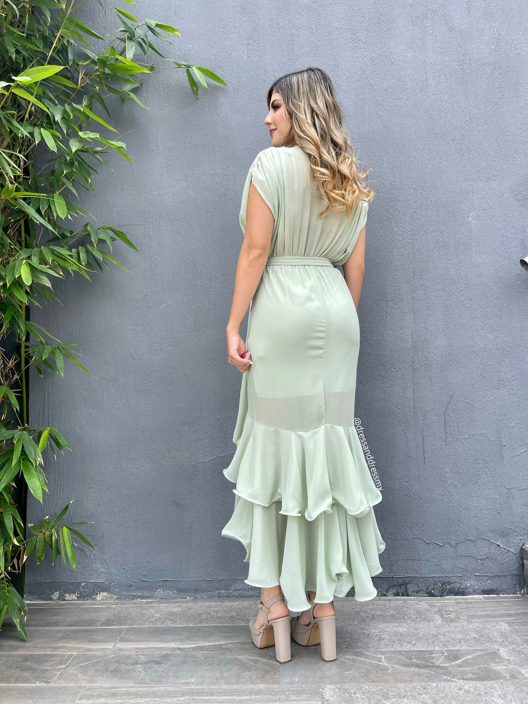 Vestido verde pastel volantes