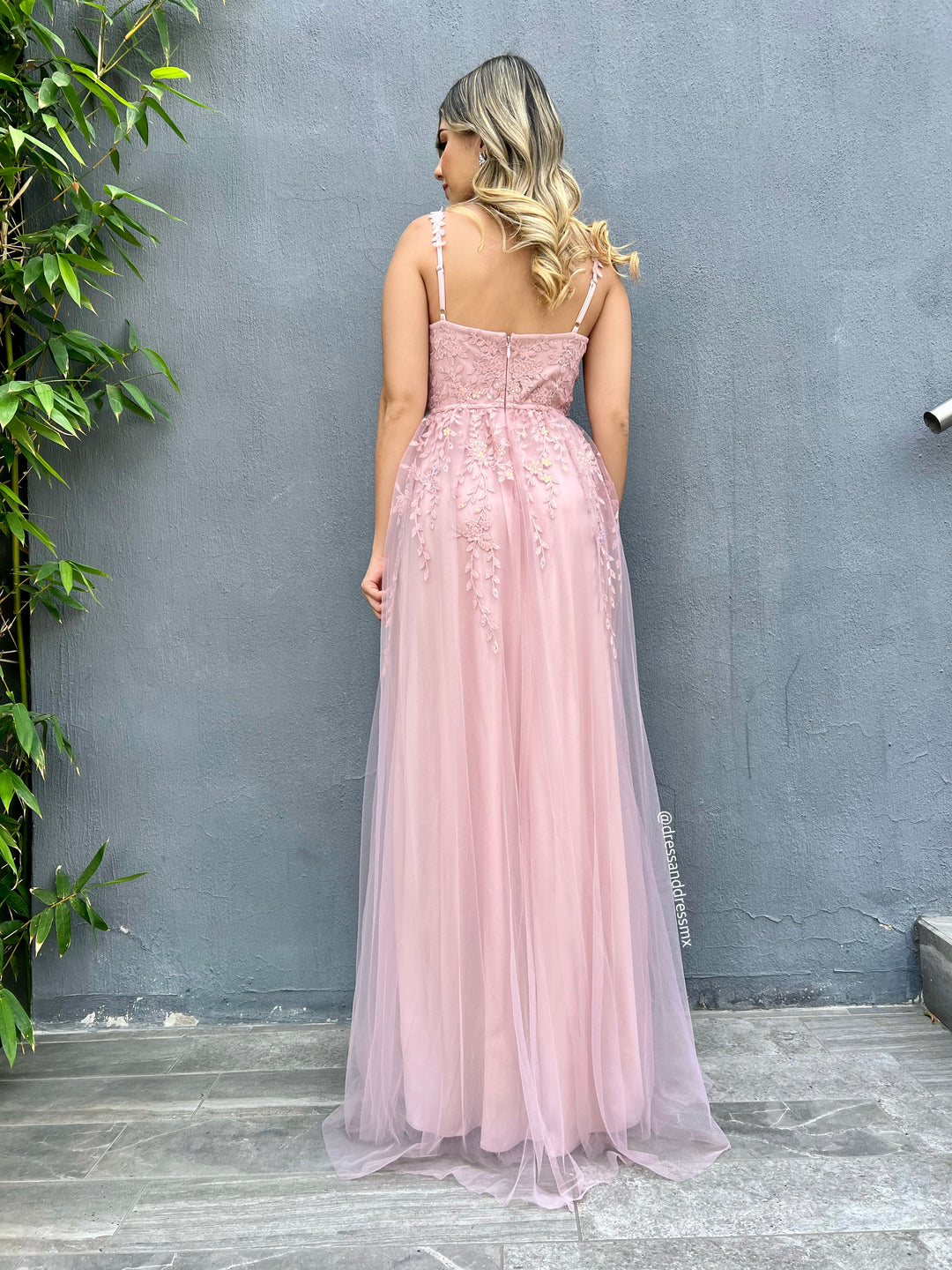 Vestido rosa bordado