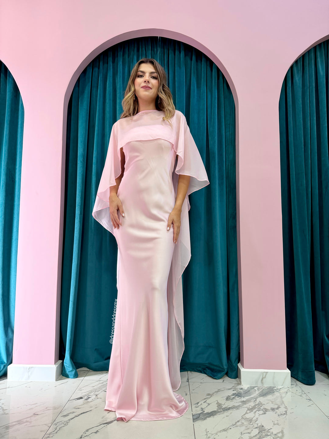 Vestido capa rosa