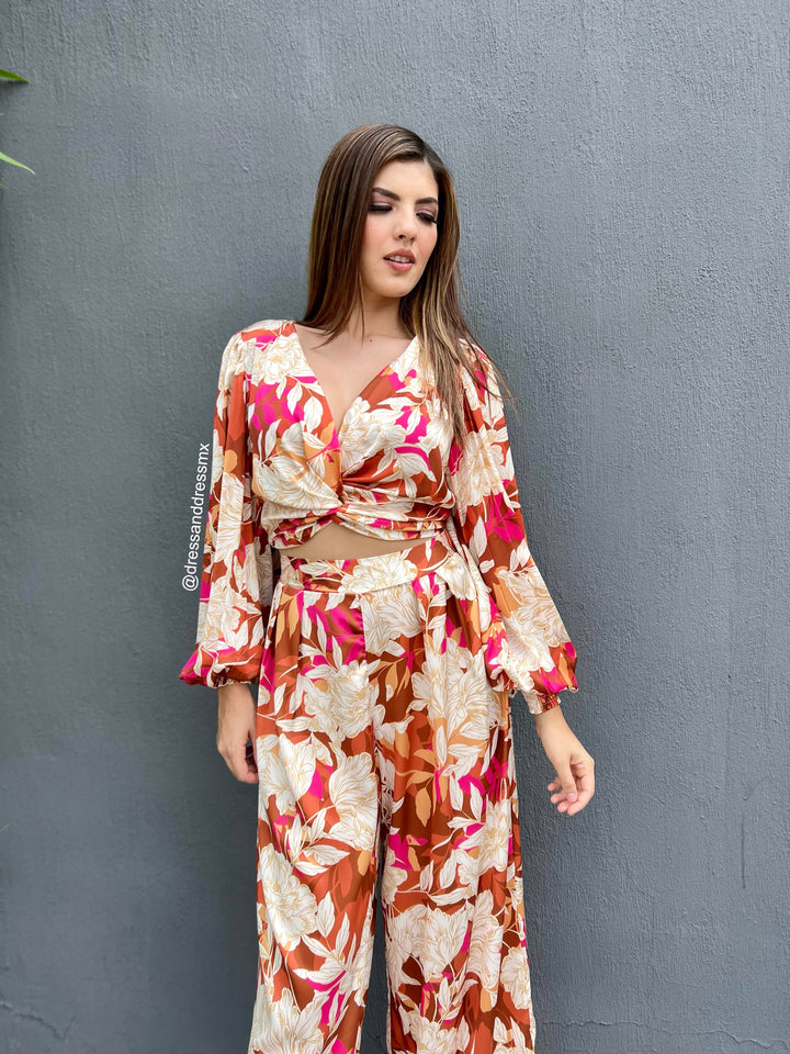 Conjunto pantalón y blusa