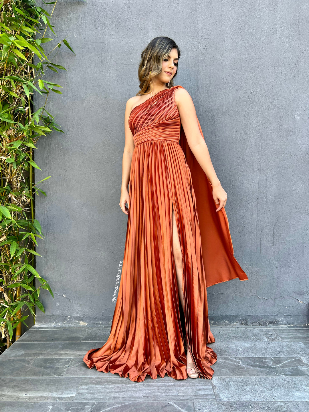 Vestido terracota plisado