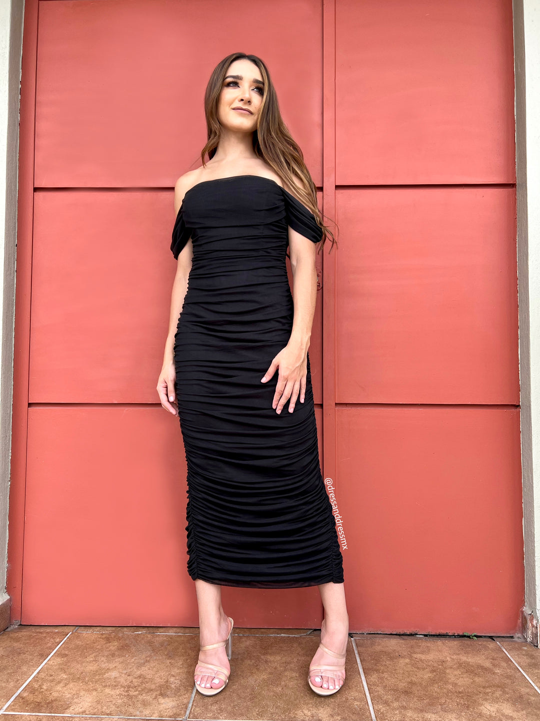 Vestido negro drapeado