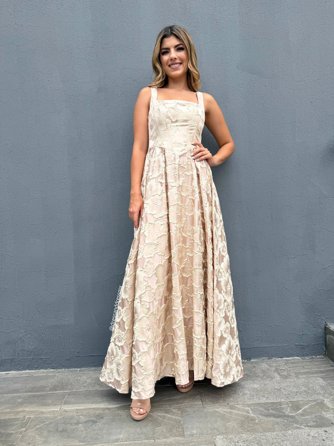 Vestido champagne flores