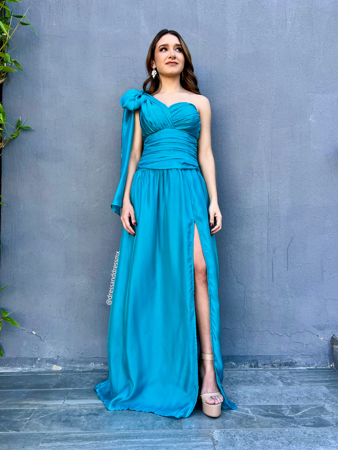 Vestido turquesa moño