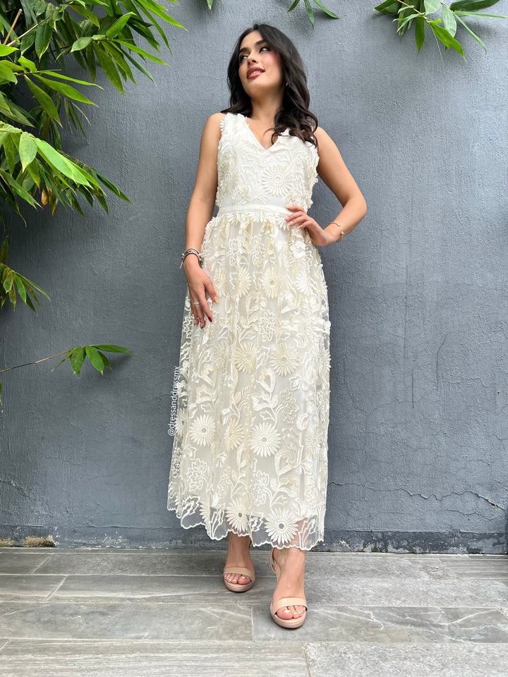 Vestido crema bordado midi