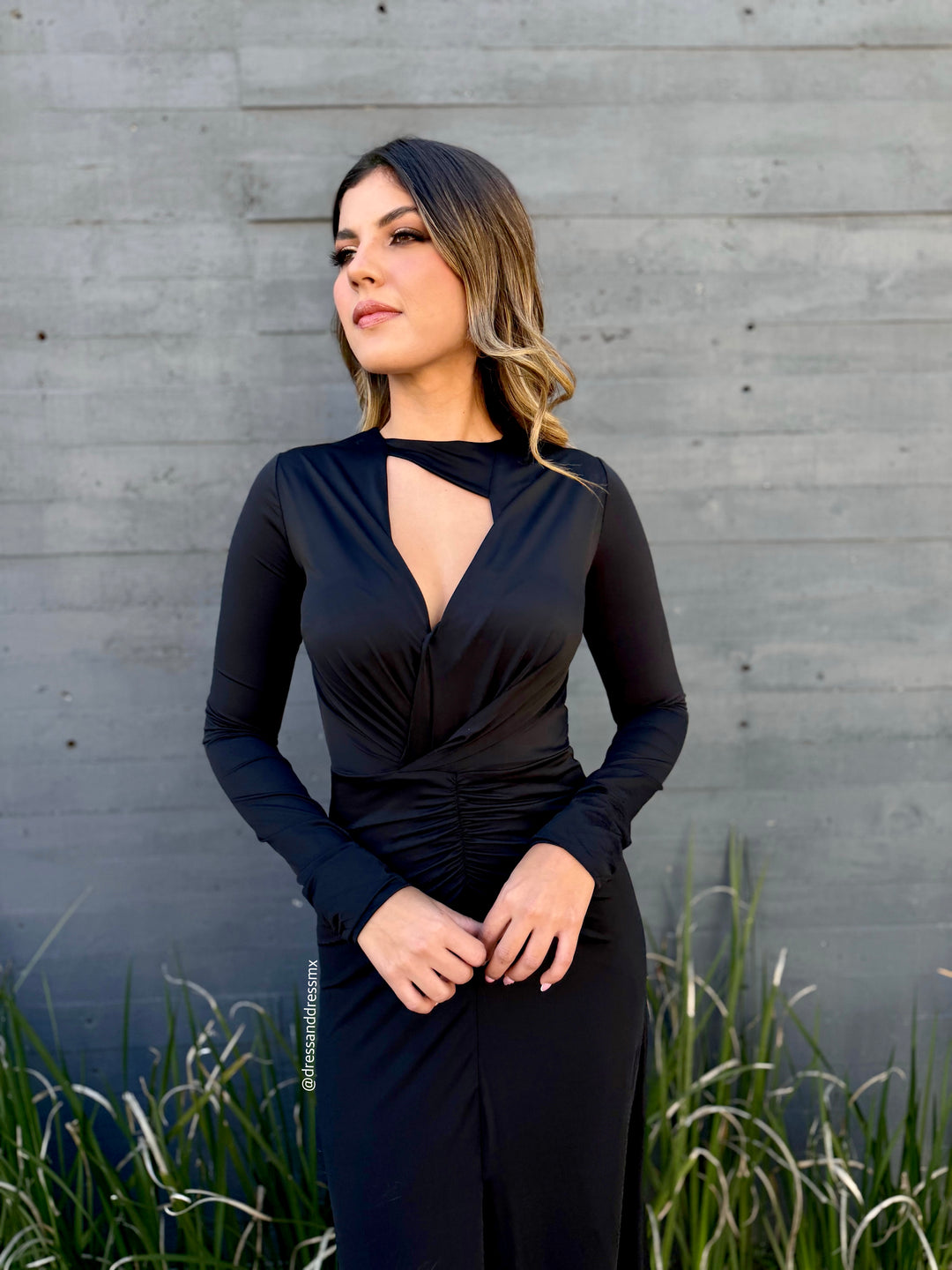 Vestido negro drapeado