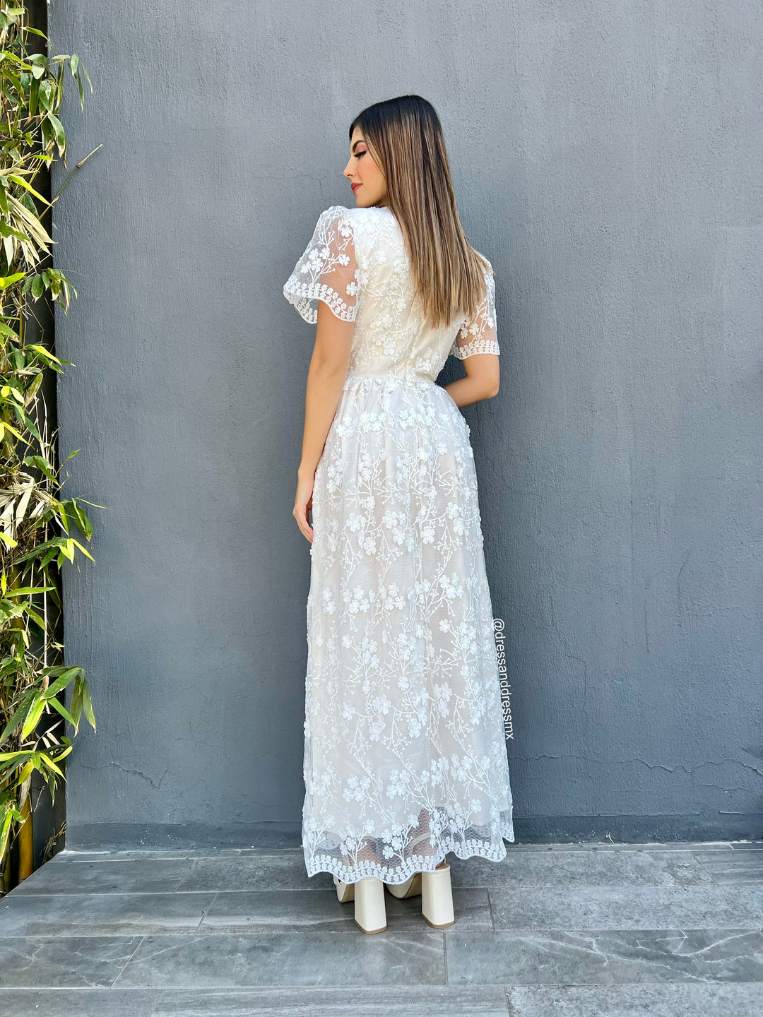 Vestido midi encaje flores