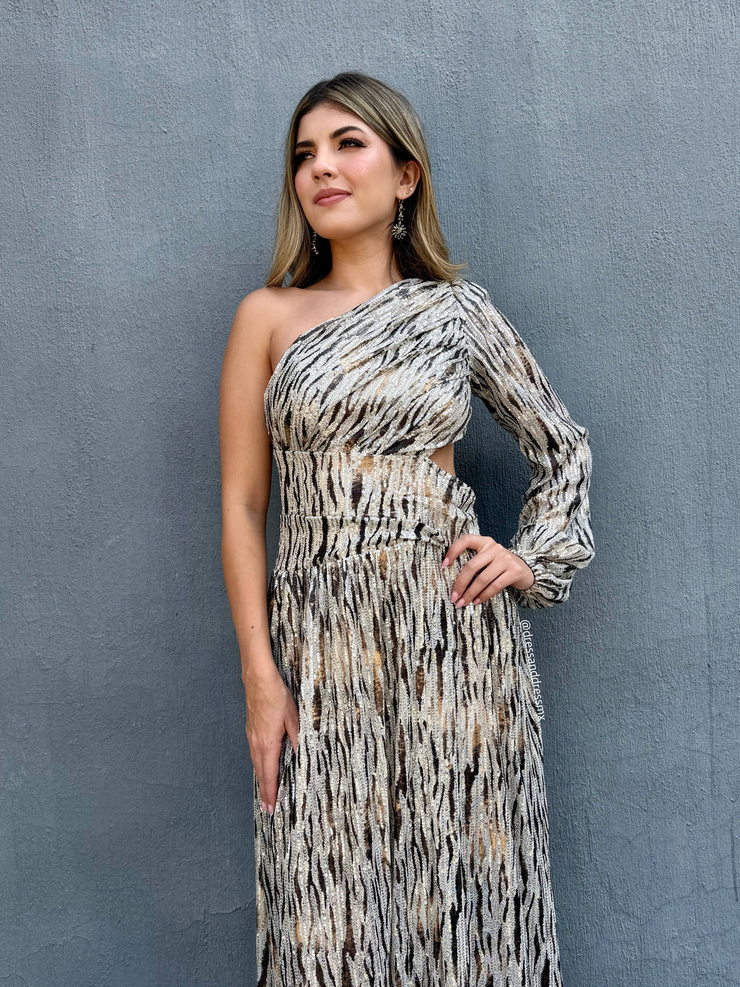 Vestido cut out nude café