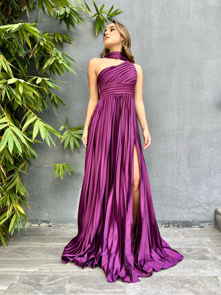 Vestido morado tableado